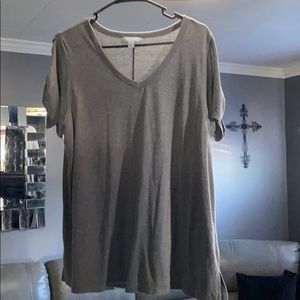 V-neck gray shirt
